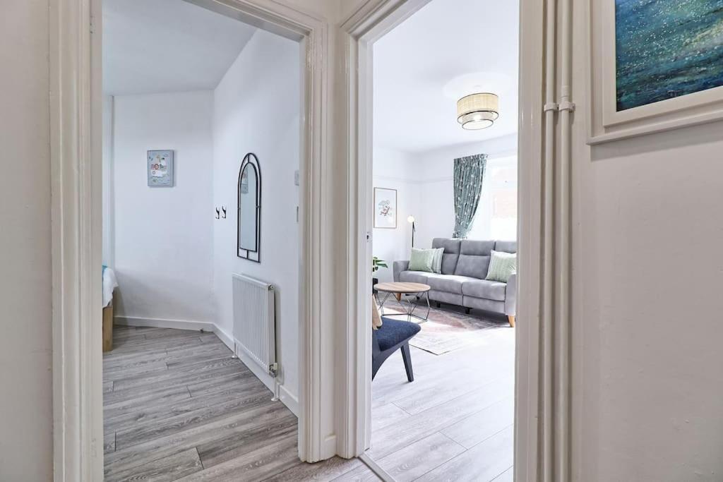 High View House, 3 Bed Flat, Number 41a *