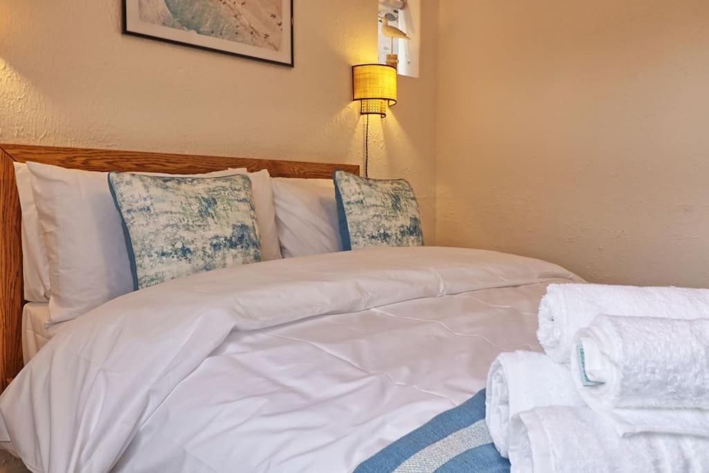 High View House, 3 Bed Flat, Number 41a * Walton-on-the-Naze