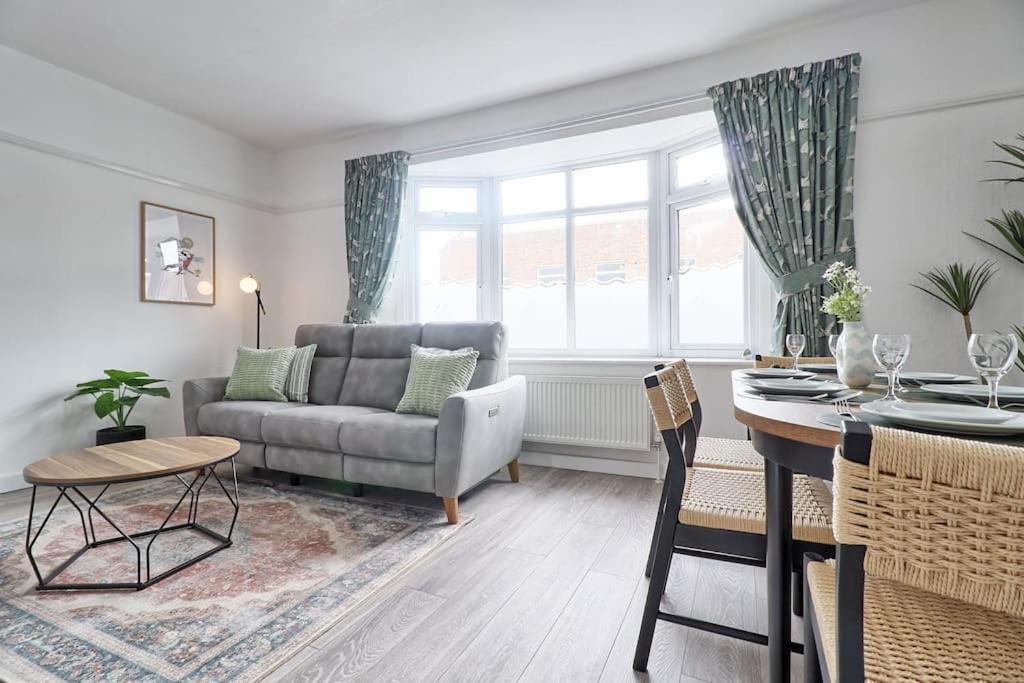 Apartment High View House, 3 Bed Flat, Number 41a