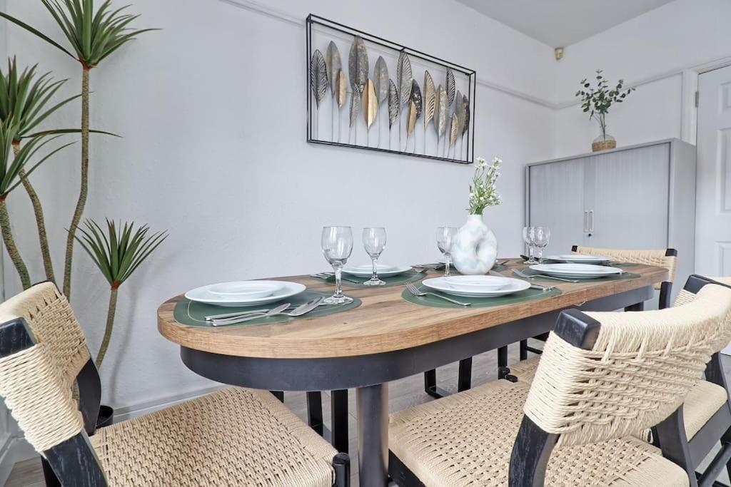High View House, 3 Bed Flat, Number 41a Apartment *